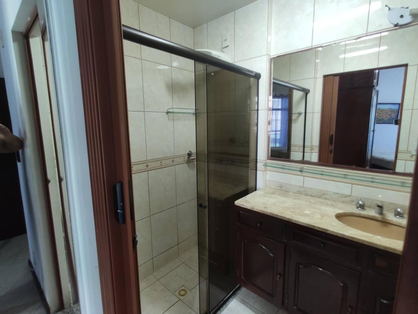Apto 2 Quartos Com Ar Cond, Predio Frente P/ * Cabo Frío